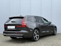 Volvo V60 T8 Plug-in hybrid AWD AUT8 455PK Ultimate Dark | Bowers & Wilkins audio | Geventileerde voorstoelen met massagefunctie | Verwarmde voorstoelen & Stuurwiel | 19" Lichtmetalen velgen | Panoramadak | Adaptieve Cruise Control | BLIS Doedehoekdetectie