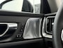 Volvo V60 T8 Plug-in hybrid AWD AUT8 455PK Ultimate Dark | Bowers & Wilkins audio | Geventileerde voorstoelen met massagefunctie | Verwarmde voorstoelen & Stuurwiel | 19" Lichtmetalen velgen | Panoramadak | Adaptieve Cruise Control | BLIS Doedehoekdetectie