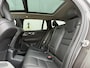 Volvo V60 T8 Plug-in hybrid AWD AUT8 455PK Ultimate Dark | Bowers & Wilkins audio | Geventileerde voorstoelen met massagefunctie | Verwarmde voorstoelen & Stuurwiel | 19" Lichtmetalen velgen | Panoramadak | Adaptieve Cruise Control | BLIS Doedehoekdetectie