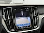 Volvo V60 T8 Plug-in hybrid AWD AUT8 455PK Ultimate Dark | Bowers & Wilkins audio | Geventileerde voorstoelen met massagefunctie | Verwarmde voorstoelen & Stuurwiel | 19" Lichtmetalen velgen | Panoramadak | Adaptieve Cruise Control | BLIS Doedehoekdetectie