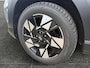 Hyundai Kona 1.6 GDI 140PK HEV Comfort Smart | Atoel & stuurverwarming | Geïntegreerde navigatie & Apple Carplay Android Auto | 18'' 2-Tone Lichtmetalen velgen| Achterklep elektrisch |