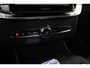 Volvo XC90 T8 Plug-in hybrid Ultra Black Edition | Luchtvering | Bowers&Wilkins | Massage+Ventilatie | Gelamineerd Glas | Trekhaak | 22 Inch