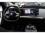 BMW iX xDrive50 High Executive 112 kWh / SOH 97,2% / Trekhaak / Panoramadak / Camera / Leder / 22'' / Luchtvering / Softclose / Harman Kardon / Apple CarPlay / Stoelverwarming / DAB / Dodehoek / ACC