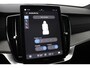 Volvo XC90 T8 Plug-in hybrid Ultra Black Edition | Luchtvering | Bowers&Wilkins | Massage+Ventilatie | Gelamineerd Glas | Trekhaak | 22 Inch