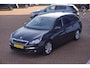 Peugeot 308 SW 1.2 PureTech Blue Lease Executive / Panorama / Navi / ECC / PDC / DEALERONDH. / = MOTOR VERVANGEN !!