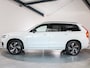 Volvo XC90 2.0 T8 Recharge AWD Plus Dark, 455PK, Longrange, Trekhaak draaibaar, Pilot Assist, Zeer nette auto!