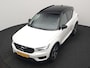 Volvo XC40 T5 Recharge R-Design Plug In Hybrid 263pk Dealer O.H. PHEV | Adaptive Cruise | Camera | Lederen Sportstoelen Memory & Verwarmd | Apple Carplay | Stuur Verwarmd | 19"L.M | Virtual | Blis | Navigatie | DAB |