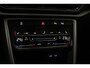 Volkswagen T-Roc Life Business 1.0 TSI 110pk Trekhaak, Adaptive cruise control, LED koplampen, Navigatie, Stoelverwarming, Parkeersensoren, App connect