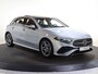 Mercedes-Benz A-klasse 180 Business Solution AMG | Panoramaschuifdak | Achteruitrijcamera | Nightpakket | MULTIBEAM LED | Stoelverwarming |