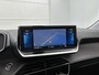 Peugeot e-208 EV Allure 50 kWh 136pk Automaat | Glazen Dak | Adaptieve Cruise Control | Navigatie | Climate Control | Camera | 16"LMV |