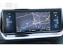 Peugeot e-2008 50KWH 136PK GT PACK AUTOMAAT / NAVI / LEDER / CLIMA / PDC / 18" LMV / CAMERA / ALCANTARA / PANO. DAK / KEYLESS / FULL-LED / FULL OPTIONS / 1E EIGENAAR / NIEUWSTAAT !!