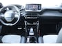 Peugeot e-2008 50KWH 136PK GT PACK AUTOMAAT / NAVI / LEDER / CLIMA / PDC / 18" LMV / CAMERA / ALCANTARA / PANO. DAK / KEYLESS / FULL-LED / FULL OPTIONS / 1E EIGENAAR / NIEUWSTAAT !!