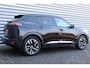 Peugeot e-2008 50KWH 136PK GT PACK AUTOMAAT / NAVI / LEDER / CLIMA / PDC / 18" LMV / CAMERA / ALCANTARA / PANO. DAK / KEYLESS / FULL-LED / FULL OPTIONS / 1E EIGENAAR / NIEUWSTAAT !!