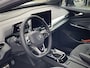 Volkswagen ID.4 Pro Limited Edition 77 kWh accu 286 pk · Achteruitrijcamera · Trekhaak, elektrisch uitklapbaar · Draadloze telefoonlader ·