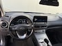Hyundai Kona Electric EV Premium 64 kWh / Stoelverwarming / Trekhaak / Apple Carplay/Android Auto / Cruise Control Adaptief met Stop&Go /