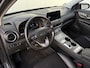Hyundai Kona Electric EV Premium 64 kWh / Stoelverwarming / Trekhaak / Apple Carplay/Android Auto / Cruise Control Adaptief met Stop&Go /