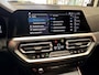 BMW 3-Serie TOURING 330E XDRIVE 4X4 PHEV HIGH EXECUTIVE M PAKKET LEDER/ALCANTARA NAVIGATIE CRUISE CONTROL PANORAMA SCHUIF/KANTELDAK APPLE CARPLAY/ANDROID KEYLESS GO UITKLAPBARE TREKHAAK PDC ZEER MOOI !!