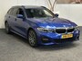 BMW 3-Serie TOURING 330E XDRIVE 4X4 PHEV HIGH EXECUTIVE M PAKKET LEDER/ALCANTARA NAVIGATIE CRUISE CONTROL PANORAMA SCHUIF/KANTELDAK APPLE CARPLAY/ANDROID KEYLESS GO UITKLAPBARE TREKHAAK PDC ZEER MOOI !! Brgl