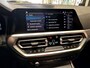 BMW 3-Serie TOURING 330E XDRIVE 4X4 PHEV HIGH EXECUTIVE M PAKKET LEDER/ALCANTARA NAVIGATIE CRUISE CONTROL PANORAMA SCHUIF/KANTELDAK APPLE CARPLAY/ANDROID KEYLESS GO UITKLAPBARE TREKHAAK PDC ZEER MOOI !! Brgl