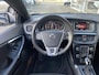 Volvo V40 1.5 T3 Polar+ Sport / Automaat / NL-Auto / Dealer-Onderhouden / Cruise-Control / Climate-Control / Stoelverwarming / Harman-Kardon Audio / Afneembare-Trekhaak / LED / Keyless / DAB Radio-Bluetooth / Navi / Camera / 17'' LMV / ENZ.