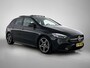 Mercedes-Benz B-klasse 180 Business Solution AMG AMG Line | Night Pakket | Panorama Schuif-Kanteldak | Memory voorstoelen | Achteruitrijcamers. Inclusief 24 maanden MB Certified garantie voor Europa.
