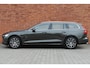Volvo V60 B3 Inscription | Parkeercamera | Verwarmbare Voorstoelen + Stuurwiel | Adaptieve Bochtverlichting | Apple Carplay/ Android Auto | BLIS Dodehoekdetectie | Power Seats | Draadloze Oplader Telefoon