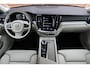 Volvo V60 B3 Inscription | Parkeercamera | Verwarmbare Voorstoelen + Stuurwiel | Adaptieve Bochtverlichting | Apple Carplay/ Android Auto | BLIS Dodehoekdetectie | Power Seats | Draadloze Oplader Telefoon