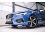 Volvo V90 2.0 T4 R-Design | Harman Kardon | Adaptive | Scandinavian line | Pilot Assist | Camera |HUD | Zonneschermen| Leder | Memory | Panoramadak | BTW auto | Rijklaarprijs |
