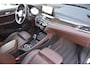 BMW X1 sDrive20i VDL Nedcar Edition * Sportstoelen * Panoramadak * Trekhaak * Face Lift * Head-up *