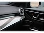 Mercedes-Benz C-klasse Estate 300 e AMG Line | Panoramadak | Memory | Trekhaak | Premium Sfeerverlichting | Camera | Nightpakket | Dodehoekassistent |
