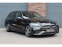 Mercedes-Benz C-klasse Estate 300 e AMG Line | Panoramadak | Memory | Trekhaak | Premium Sfeerverlichting | Camera | Nightpakket | Dodehoekassistent |