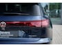 Volkswagen Touareg 3.0 V6 TFSi 4WD R-Line VW-garantie 5jaar / 100.000km | Panoramisch schuifdak | Trekhaak elektrisch | Adaptieve Cruise Control | Leder "Puglia" "R-logo' zwart/ blauwe stikking | 22" Lichtmetalen velgen "Estoril", zwart