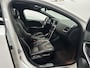 Volvo V40 2.0 T4 Business Sport R-Design - Pano / Navi / Camera / Leder