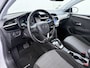 Opel Corsa-e 50kWh 3 Fase Warmtepomp Navi 360°Camera Two-Tone Lak Ecc Edition+ Stoel+Stuur-Verwarmd Parkeer Pack Pdc DAB Lmv 16" Privacy Glas Led Isofix Regen-Lichtsensor LaneAssist Origineel Nederlandse Auto SOH 89% Zeer compleet!