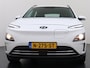 Hyundai Kona Electric EV Comfort 64kWh FACELIFT SOH 100% Fase 3 Laden All-Season Banden Navi Ecc Adap.Cruise Camera Krell®-Audio Apple Carplay Android Auto Keyless Subwoofer Led Lmv Rijstrooksensor Forward Collision-Avoidance Bluetooth 1e Eigenaar Origineel Nederlandse Auto