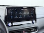 Hyundai Kona Electric EV Comfort 64kWh FACELIFT SOH 100% Fase 3 Laden All-Season Banden Navi Ecc Adap.Cruise Camera Krell®-Audio Apple Carplay Android Auto Keyless Subwoofer Led Lmv Rijstrooksensor Forward Collision-Avoidance Bluetooth 1e Eigenaar Origineel Nederlandse Auto