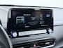Hyundai Kona Electric EV Comfort 64kWh FACELIFT SOH 100% Fase 3 Laden All-Season Banden Navi Ecc Adap.Cruise Camera Krell®-Audio Apple Carplay Android Auto Keyless Subwoofer Led Lmv Rijstrooksensor Forward Collision-Avoidance Bluetooth 1e Eigenaar Origineel Nederlandse Auto