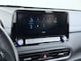 Hyundai Kona Electric EV Comfort 64kWh FACELIFT SOH 100% Fase 3 Laden All-Season Banden Navi Ecc Adap.Cruise Camera Krell®-Audio Apple Carplay Android Auto Keyless Subwoofer Led Lmv Rijstrooksensor Forward Collision-Avoidance Bluetooth 1e Eigenaar Origineel Nederlandse Auto