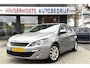 Peugeot 308 110 Pk Benzine * Sportief * 5-Deurs Style uitvoering * Navigatie * Cruise Control * Parkeersensoren * 16" L.M. Velgen * DAB Radio * NAP Kilometerpas * Vingerhoets; Vierde Generatie Eersteklas Service. Al meer dan 100 jaar een begrip in de Brabantse Kempen,