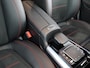 Mercedes-Benz B-klasse 180 Business Solution AMG (NL-Auto / Camera / ACC / Sfeerverlichting)