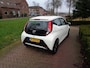 Toyota Aygo 1.0 VVT-i 72pk 5D x-play bij Toyota specialist met 12 maanden BOVAG garantie.