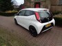 Toyota Aygo 1.0 VVT-i 72pk 5D x-play bij Toyota specialist met 12 maanden BOVAG garantie.