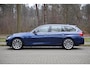 BMW 3-Serie Touring 318i Luxury Edition AUT | Dealer onh | Org NL | Navi Pro | Sportstoel | LED | DAB | Hifi | Camera | Stoelverwarming | Driving ass | Alarm kl.3 | Etc.