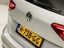 Volkswagen Touran 1.5 TSI Comfortline 7 Persoons 150Pk Automaat (APPLE CARPLAY, GROOT NAVI, CAMERA, TREKHAAK, ADAPTIVE CRUISE, SPORTSTOELEN, GETINT GLAS, PARKEERSENSOREN, NIEUWSTAAT)