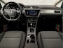 Volkswagen Touran 1.5 TSI Comfortline 7 Persoons 150Pk Automaat (APPLE CARPLAY, GROOT NAVI, CAMERA, TREKHAAK, ADAPTIVE CRUISE, SPORTSTOELEN, GETINT GLAS, PARKEERSENSOREN, NIEUWSTAAT)