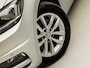 Volkswagen Touran 1.5 TSI Comfortline 7 Persoons 150Pk Automaat (APPLE CARPLAY, GROOT NAVI, CAMERA, TREKHAAK, ADAPTIVE CRUISE, SPORTSTOELEN, GETINT GLAS, PARKEERSENSOREN, NIEUWSTAAT)