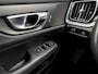 Volvo V60 2.0 B3 Sport 177Pk Automaat (APPLE CARPLAY, LEDER, CAMERA, GETINT GLAS, STUUR/STOELVERWARMING, ELEK SPORTSTOELEN, ADAPTIVE CRUISE, PARKEERSENSOREN, NIEUWSTAAT)