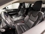 Volvo V60 2.0 B3 Sport 177Pk Automaat (APPLE CARPLAY, LEDER, CAMERA, GETINT GLAS, STUUR/STOELVERWARMING, ELEK SPORTSTOELEN, ADAPTIVE CRUISE, PARKEERSENSOREN, NIEUWSTAAT)