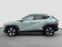Hyundai Kona 1.6 GDI 141pk HEV Premium | Premium audio | 360 camera | Bestuurdersstoel met geheugen | Adaptive cruise control | Dodehoek detectie | Full LED koplampen | Stoelverwarming | Stoelventilatie | Stuurverwarming