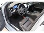 Volvo V60 T8 455PK AWD Ultra Performance Edition Dark | 19" 5-triplespaaks Glossy Black Diamond Cut | Head-up display | Achteruitrijcamera | Extra getint glas achter | Polestar Engineered Optimisation
